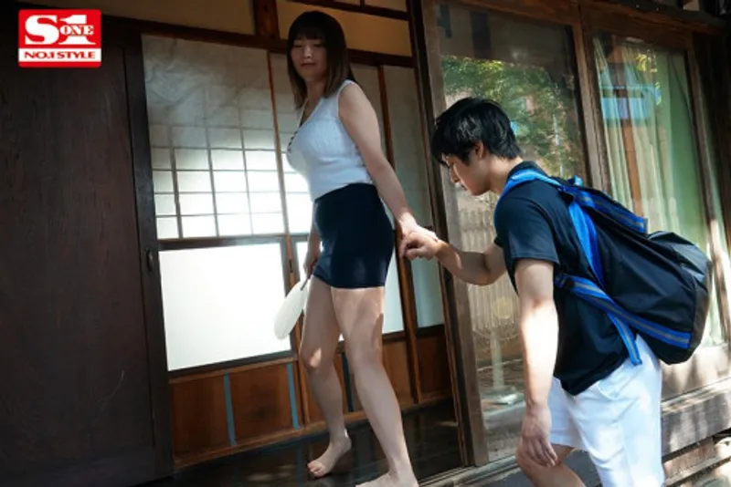 Anh chàng nứng lồn cục thịt khi nhìn trộm em họ cắm sừng với chồng